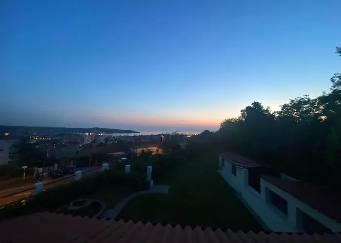 Al Casel: Storico Casello Sulla Ciclabile Nyaraló