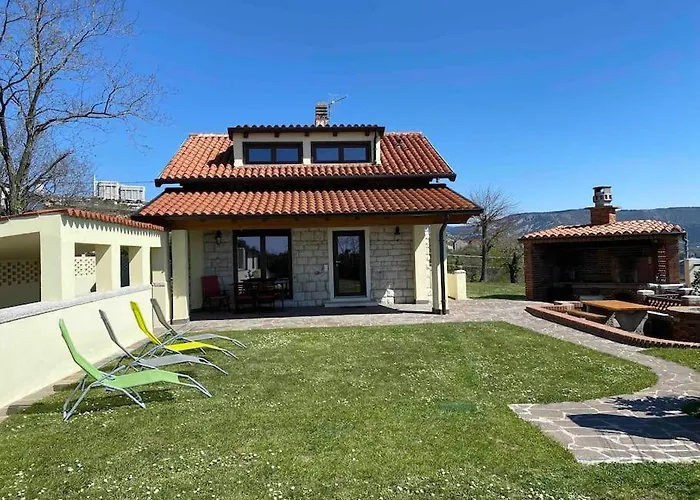 Al Casel: Storico Casello Sulla Ciclabile Nyaraló Trieszt