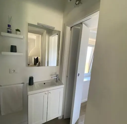 Al Casel: Storico Casello Sulla Ciclabile Nyaraló